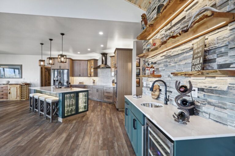 10483 bar and bathroom 1 | Maxwell Development