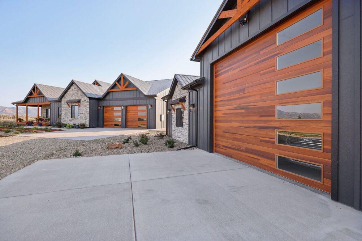 10483 front with shop